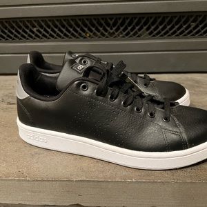 Adidas Advantage men’s athletic shoes